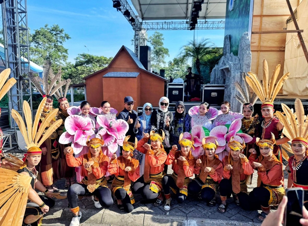 Kadisdikbud Kalsel Apresiasi Tarian Nafas Bumi Banua yang Ditampilkan di Puncak Harjad Ke-75 Provinsi Kalsel