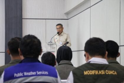 KLH Luncurkan Operasi Modifikasi Cuaca di Kalsel untuk Tekan Risiko Karhutla