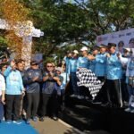 Ribuan Peserta Meriahkan Fun Walk Harjad ke-75 Kalsel dan HUT ke-80 RI, Gubernur Muhidin Serahkan Hadiah Umrah