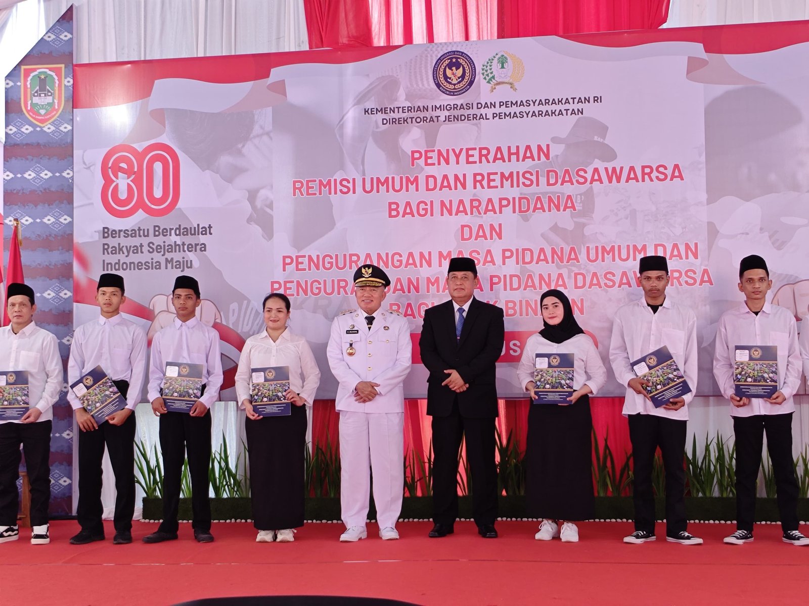 Gubernur Kalsel Serahkan Remisi Umum dan Remisi Dasawarsa Kepada Warga Binaan di Lapas Kelas II B Banjarbaru