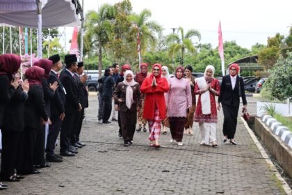Ketua TP PKK Tanah Bumbu Hadiri Upacara Detik-Detik Proklamasi HUT ke-80 RI