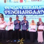 Dinkes Apresiasi Dedikasi Nakes Melalui Penganugerahan Penghargaan Tenaga Kesehatan Teladan di Fasyankes Tingkat Provinsi Kalsel 2025