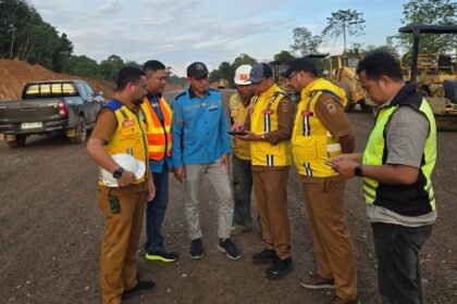 Dinas PUPR Kalsel Tinjau Proyek Jalan Lintas Tengah Pulau Laut, Target Tuntas Bertahap