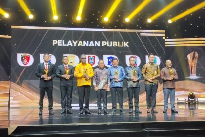 Gubernur Kalimantan Selatan H. Muhidin Raih Penghargaan Pelayanan Publik di Pemimpin Daerah Awards 2025