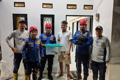 Satpol PP Damkar Provinsi Kalsel Tunjukkan Kesigapan Layani Masyarakat dalam Evakuasi Ular Cobra