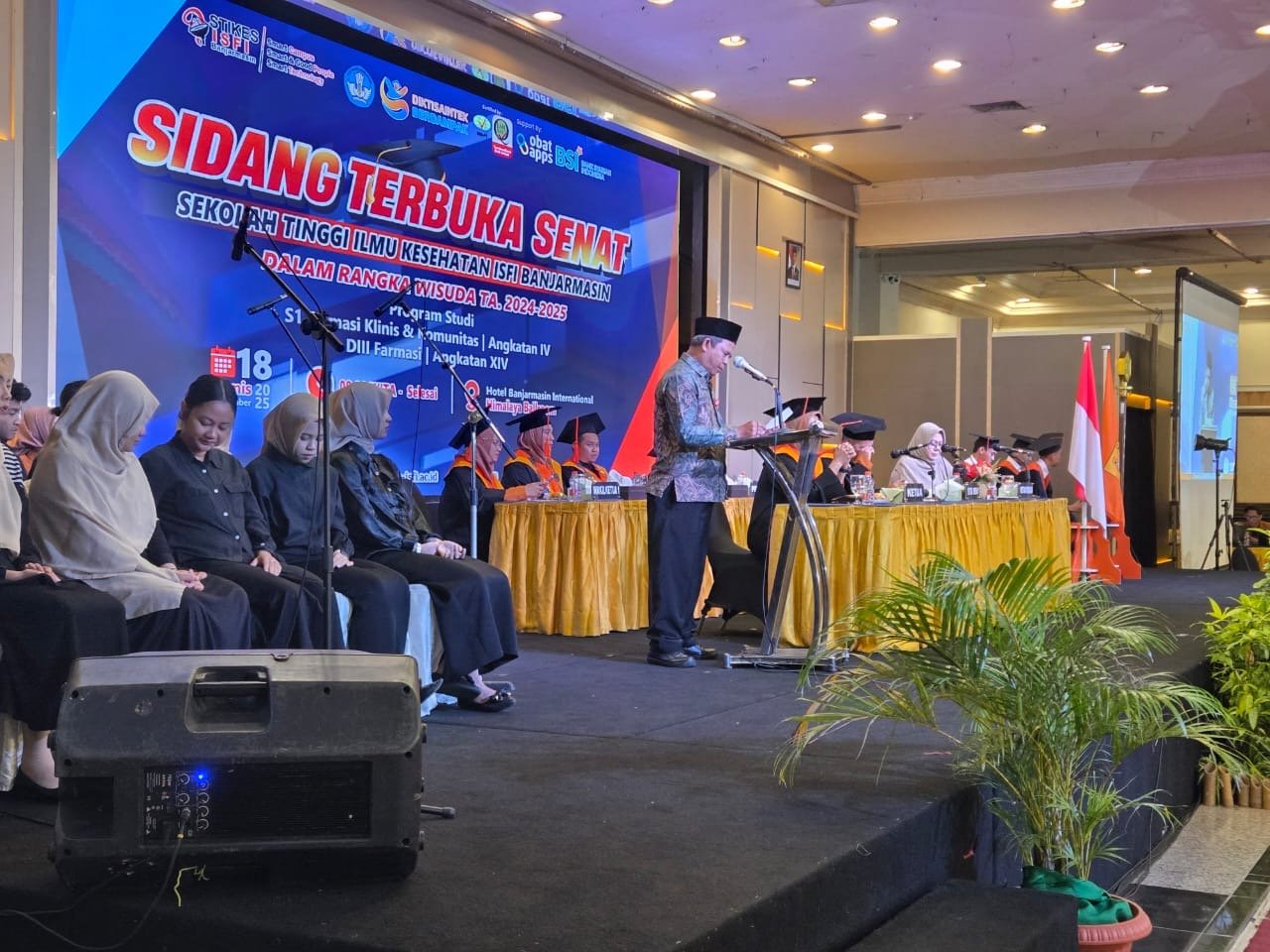 Gubernur Kalsel Hadiri Wisuda STIKES ISFI Banjarmasin