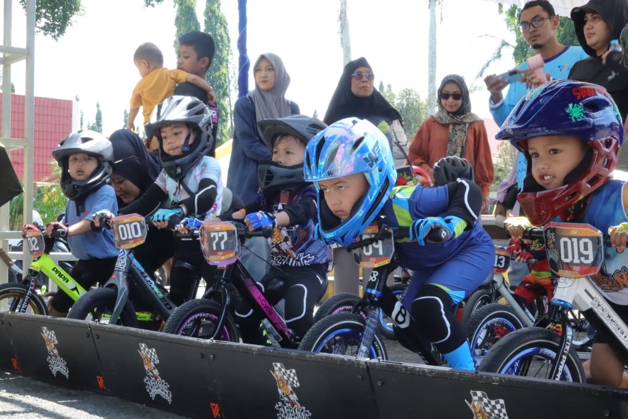 Roda Warisan Budaya: Atlet Cilik Tampil di Pushbike Race Gebyar Museum Lambung Mangkurat
