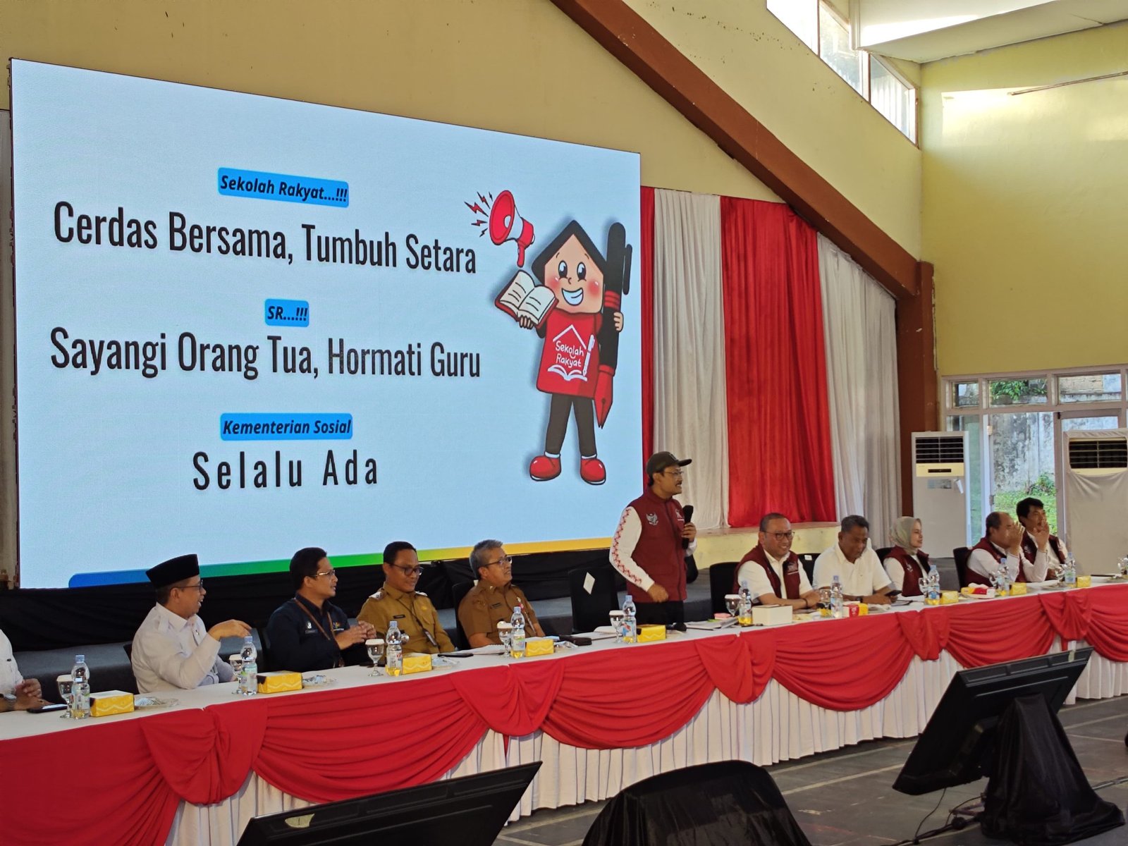 Meninjau Langsung Sekolah Rakyat, Mensos RI Kunker Ke BLK Kalsel