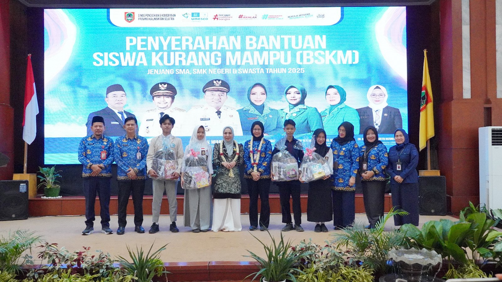 Tekan Angka Putus Sekolah, Disdikbud Salurkan BSKM Kepada 10.030 Pelajar SMA/SMK di Kalsel