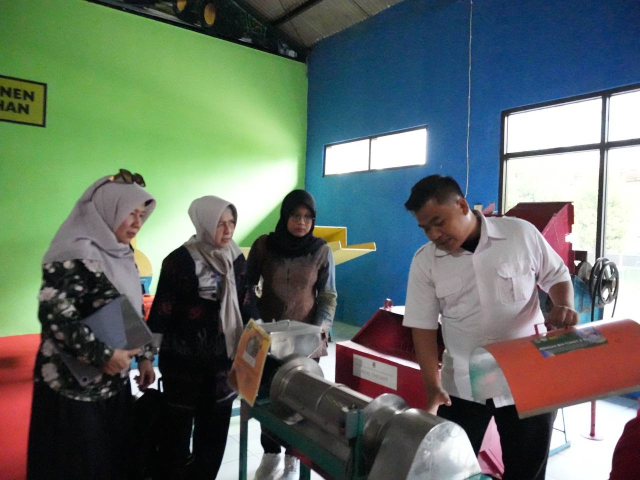 BPSPTPH Kalsel Tingkatkan Kompetensi SDM Lewat Bimbingan Praktis Pengelolaan Alsintan di Jawa Barat