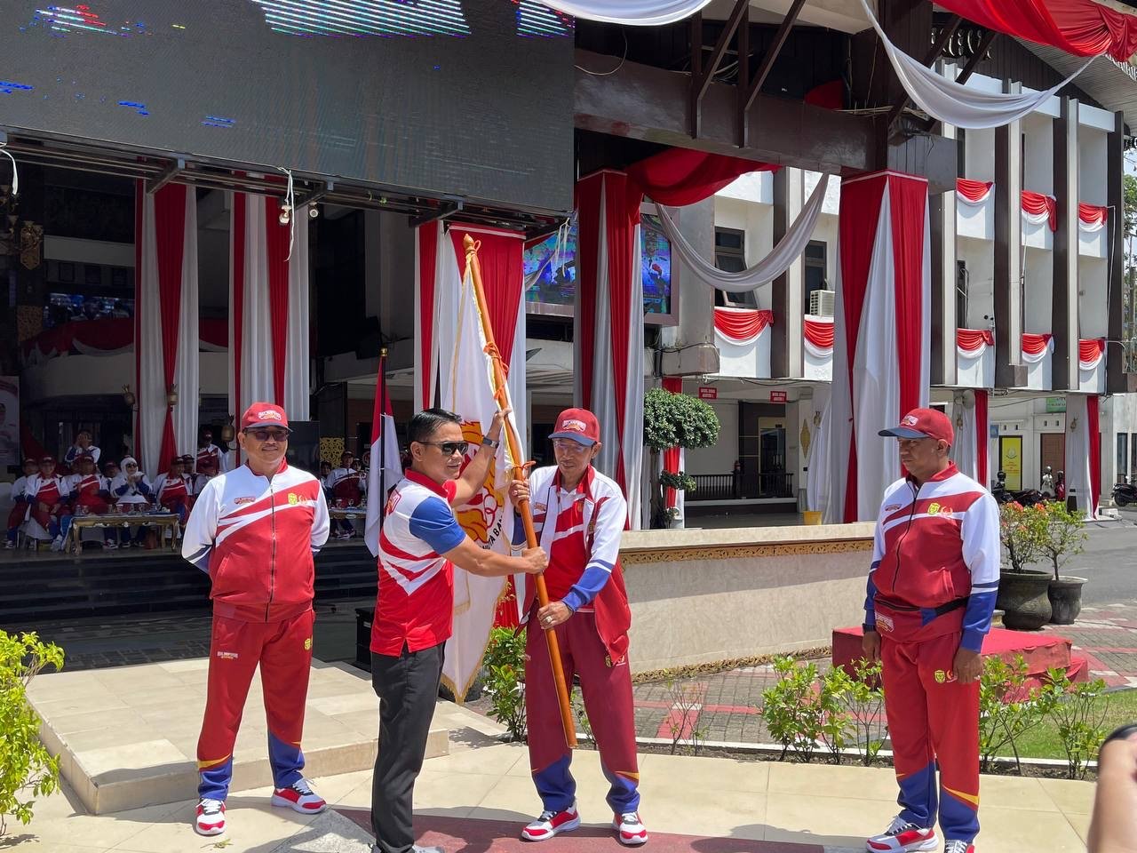 Kontingen Banjarmasin Resmi Dilepas ke Porprov XII Kalsel 2025, Walikota Tekankan Sportivitas dan Prestasi