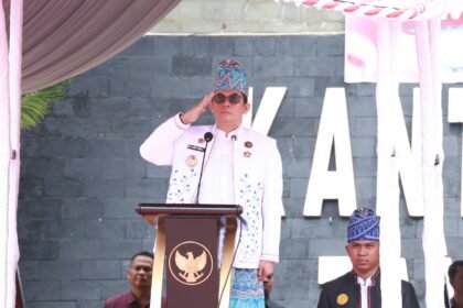 Bupati Tanah Bumbu Kenakan Baju Adat Banjar, Upacara Hari Sumpah Pemuda Ke-97 Penuh Warna dan Semangat Persatuan