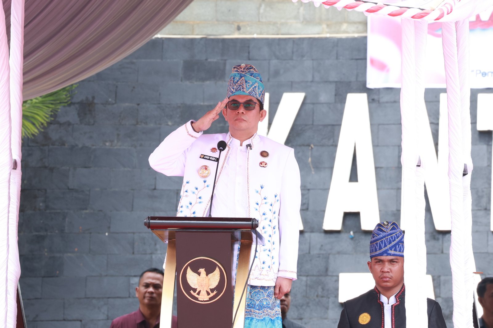 Bupati Tanah Bumbu Kenakan Baju Adat Banjar, Upacara Hari Sumpah Pemuda Ke-97 Penuh Warna dan Semangat Persatuan