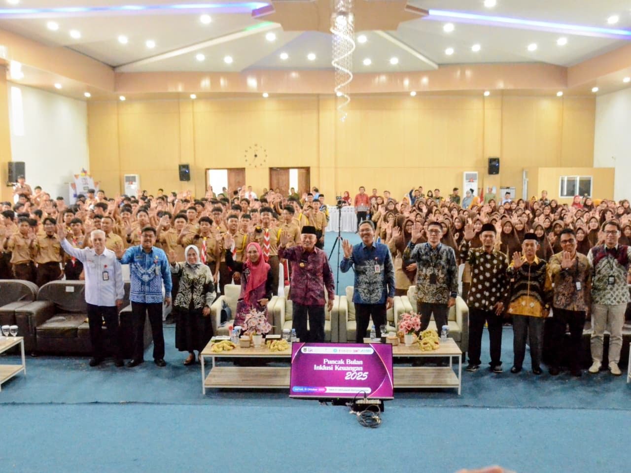 Puncak Peringatan Bulan Inklusi Keuangan Tahun 2025, Gubernur Kalsel Ajak Pelajar Banua Menabung Sejak Dini