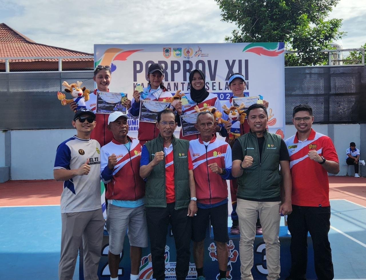 Regu Tenis Putri Banjarmasin Sabet Emas di Porprov Kalsel 2025