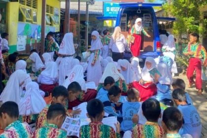 Anak-Anak SDN Pekapuran 5 Antusias Sambut Mobil Pustaka Keliling Dispersip Kalsel