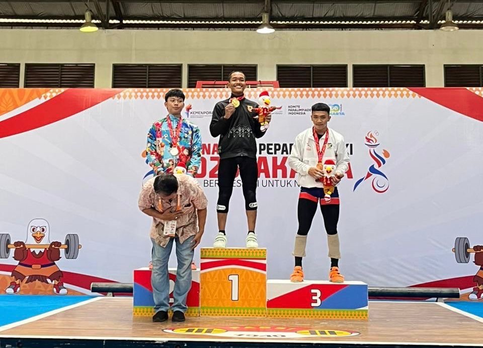 Tanpa Target, Atlet Angkat Besi Kalsel Justru Sabet Emas dan Perak di POPNAS XVII