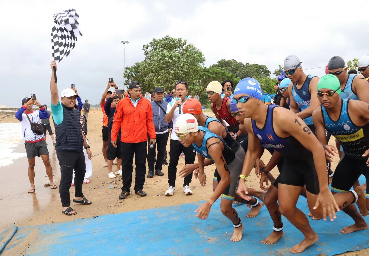 Atlet Triathlon Banjarmasin Langsung Raih Medali Porprov XII Kalsel 2025 di Tanah Laut