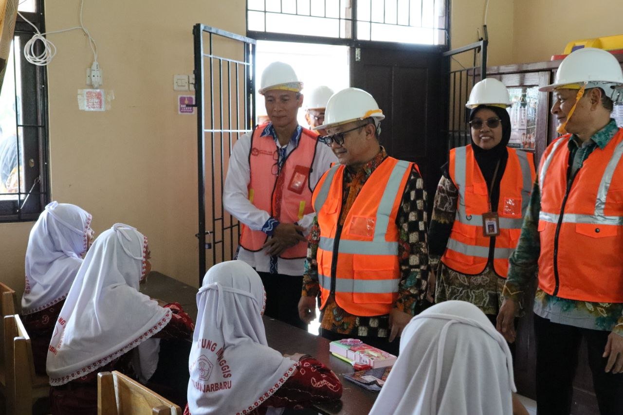 Mendikdasmen Tinjau Program Revitalisasi Satuan Pendidikan di Banjarbaru