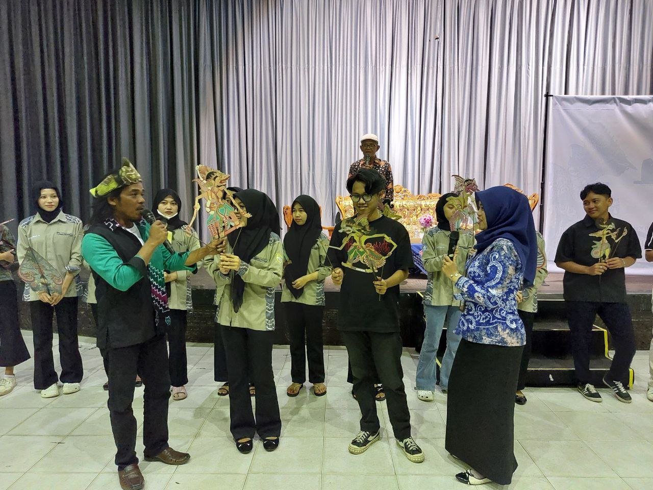 Peringati Hari Wayang Dunia, Disdikbud Kalsel Tingkatkan Wawasan Dalang Muda Lewat Dialog Pewayangan