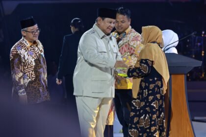 Lapor ke Prabowo, Mendikdasmen: Tunjangan Guru Naik dan Bonus Sudah Ditransfer Langsung