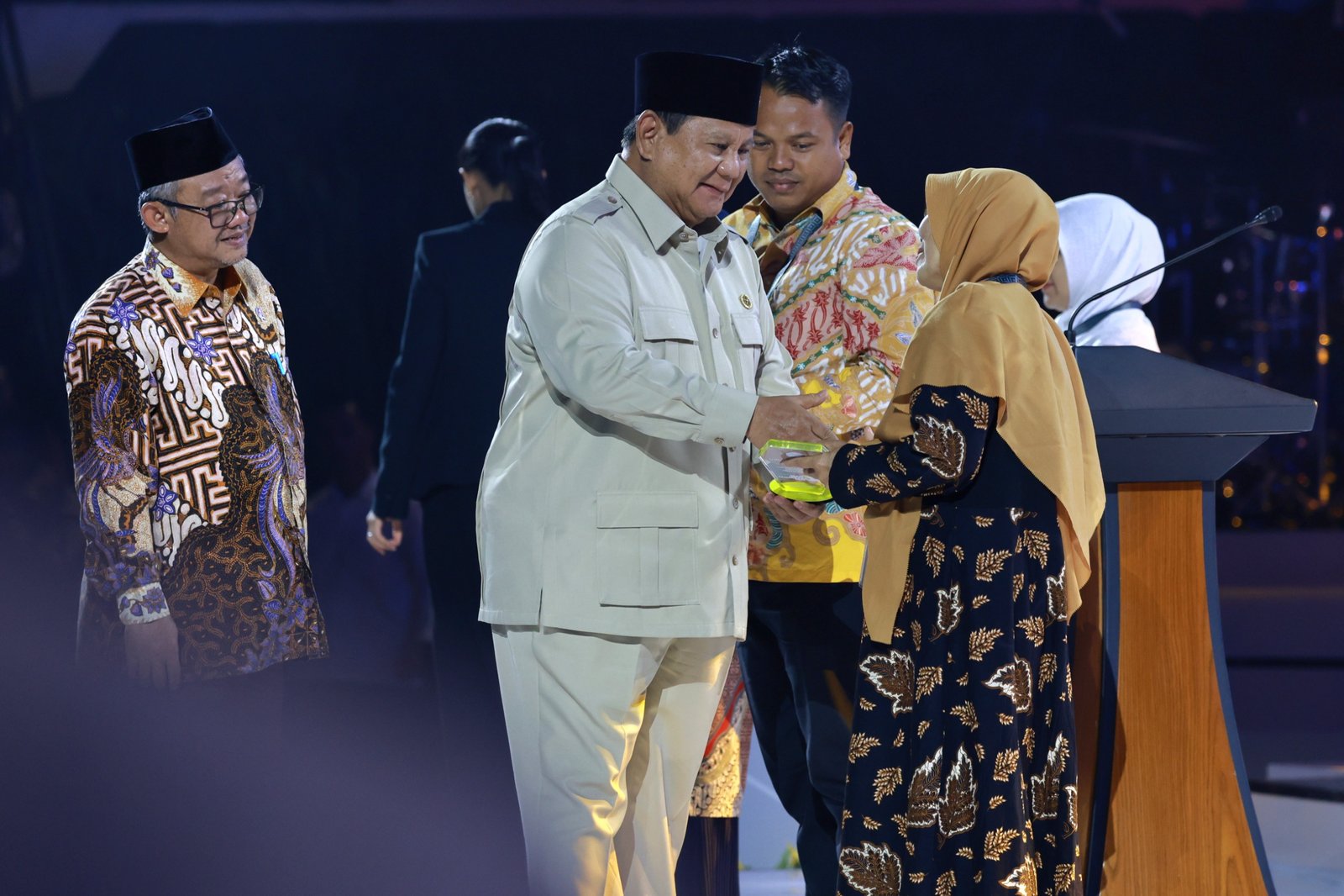 Lapor ke Prabowo, Mendikdasmen: Tunjangan Guru Naik dan Bonus Sudah Ditransfer Langsung
