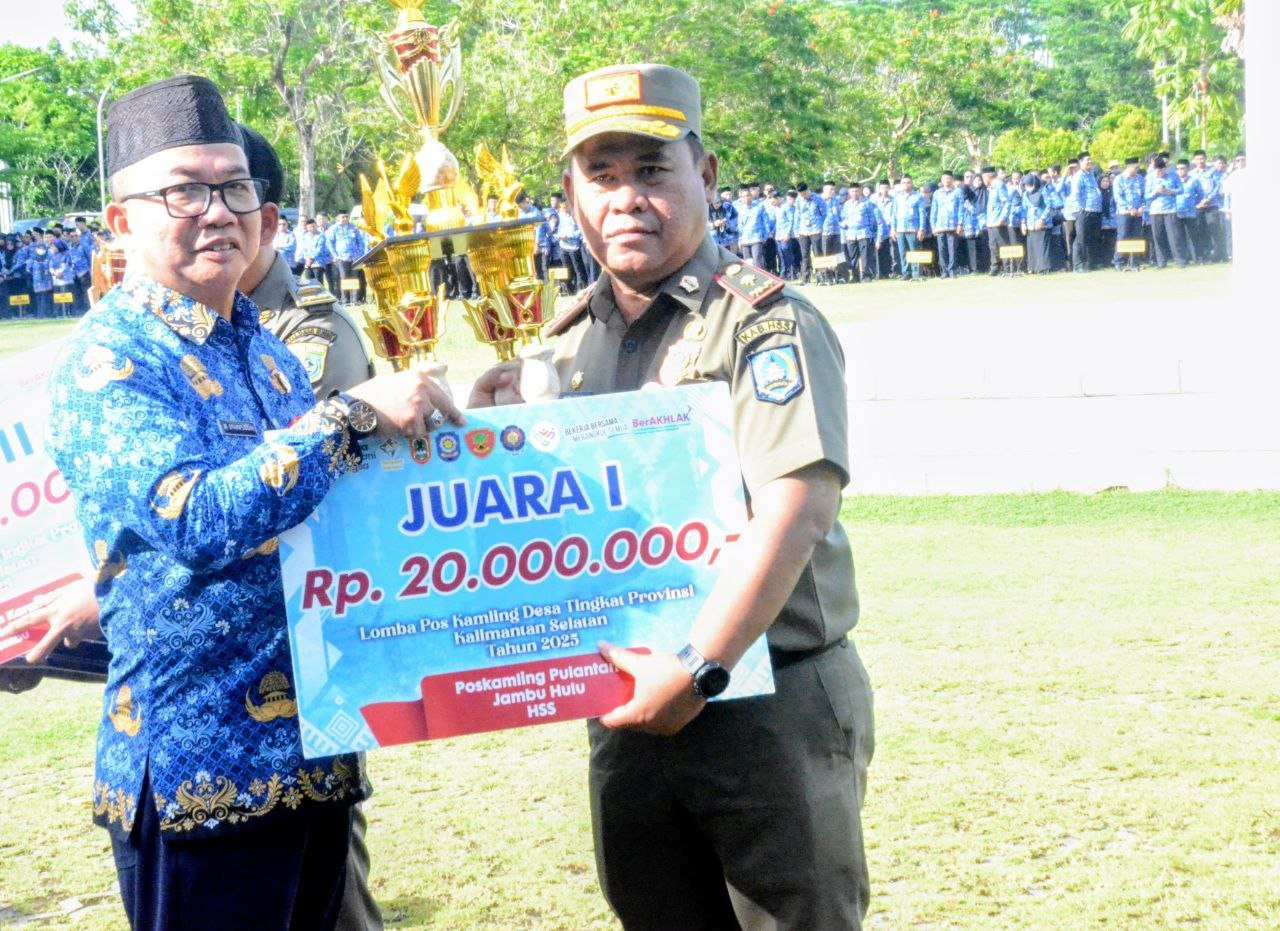 Pemprov Kalsel Serahkan Hadiah Kepada Para Pemenang Lomba Pos Keamanan Lingkungan