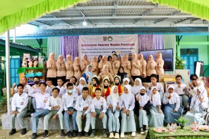 Peringati Hari Bakti PU Ke-80, DWP PUPR Kalsel Kunjungi SLB Martapura dan Salurkan Beragam Bantuan