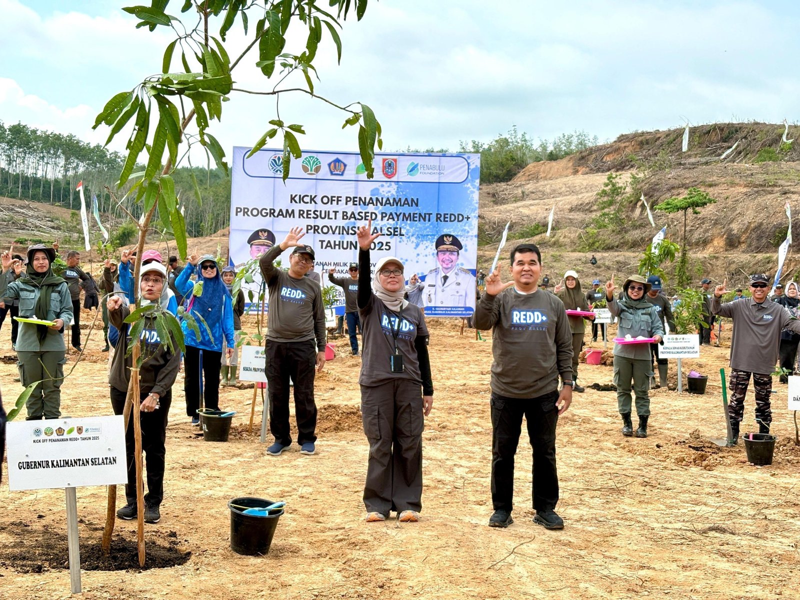 Kick Off Program REDD+, Dishut Kalsel Tanami Lahan Tidur di Cempaka