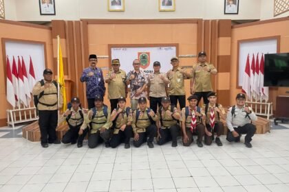 Dinsos Kalsel Lepas Tim Relawan Tagana Bantu Penanganan Banjir dan Longsor di Sumatera Barat
