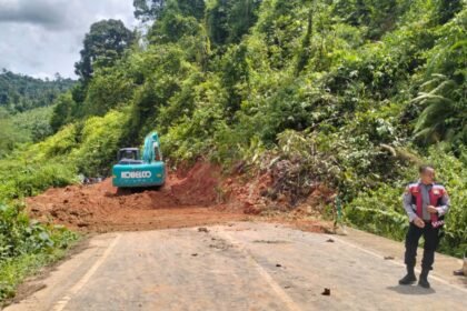 PUPR Kalsel Gerak Cepat Tangani Longsor yang Timbun Jalan Alternatif Banjarbaru–Batulicin