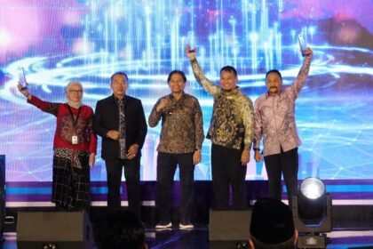Media OPD dan Kabupaten/Kota Raih Penghargaan AMPK 2025 dan LAPOR!, Wagub Kalsel : Informasi Harus Cepat dan Akurat