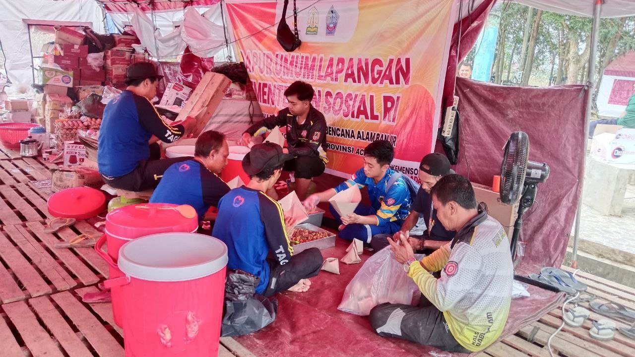 Bantu Dapur Umum, Tagana Kalsel Siapkan 6.000 Porsi Makan Setiap Harinya di Kabupaten Aceh Tamiang