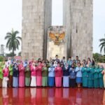 Peringati Hari Ibu Ke-97, DPPPAKB Kalsel Bersama Unsur Pemda, TNI dan Polri Ziarah Ke Makam Pahlawan 