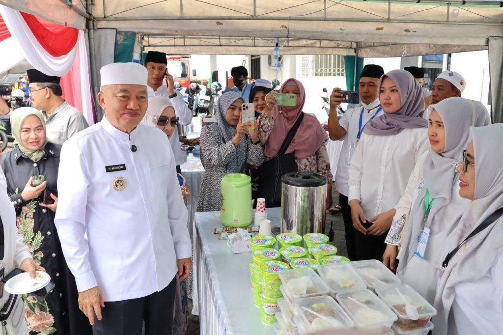 Gubernur Kalsel Tinjau Posko V Layanan Jemaah 5 Rajab di Disbunnak Banjarbaru