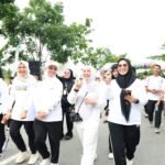 Lautan Putih di Batfest 2025: Andi Irmayani Ikuti Jalan Sehat Bersama 30 Ribu Peserta