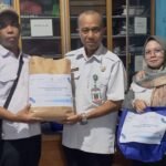 Bentuk Perhatian Gubernur Kalsel, DPPPAKB Salurkan Bantuan Korban Banjir di Desa Sungai Alat  