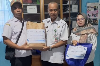 Bentuk Perhatian Gubernur Kalsel, DPPPAKB Salurkan Bantuan Korban Banjir di Desa Sungai Alat  