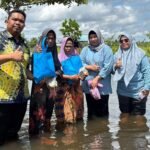 Perhatian Gubernur Kalsel, RSGM Gusti Hasan Aman Bantu Warga Terdampak Banjir di Sungai Tabuk