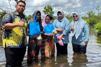 Perhatian Gubernur Kalsel, RSGM Gusti Hasan Aman Bantu Warga Terdampak Banjir di Sungai Tabuk
