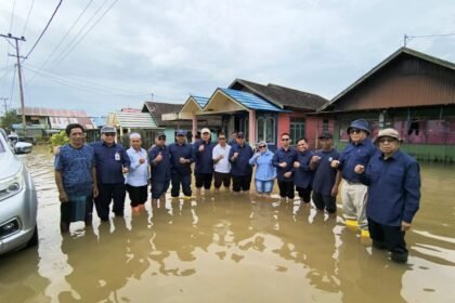 TAG Gubernur Kalsel Kunjungi Warga Terdampak Banjir di Keliling Benteng