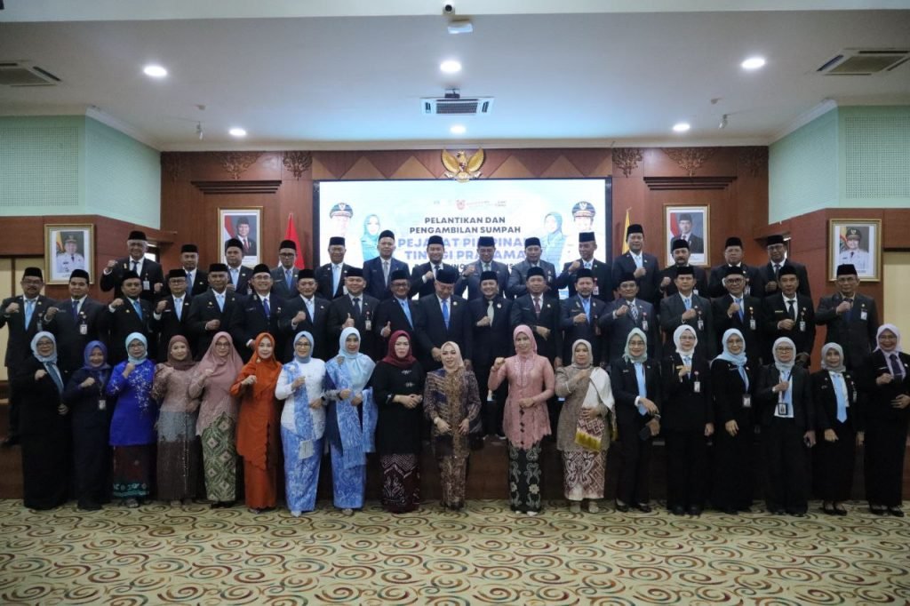 Gubernur Muhidin Tegaskan Evaluasi Berkala Usai Lantik 11 Pejabat Tinggi Pratama