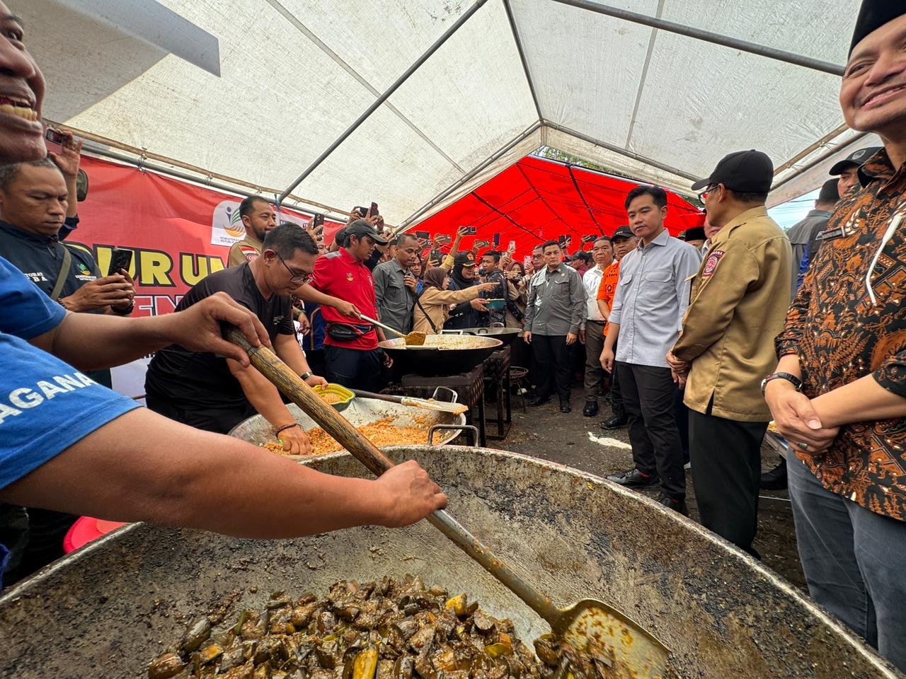 Tinjau Posko Pengungsian dan Permukiman Terdampak Banjir di Kabupaten Banjar, Wapres Pastikan Perlindungan Warga dan Percepatan Pemulihan