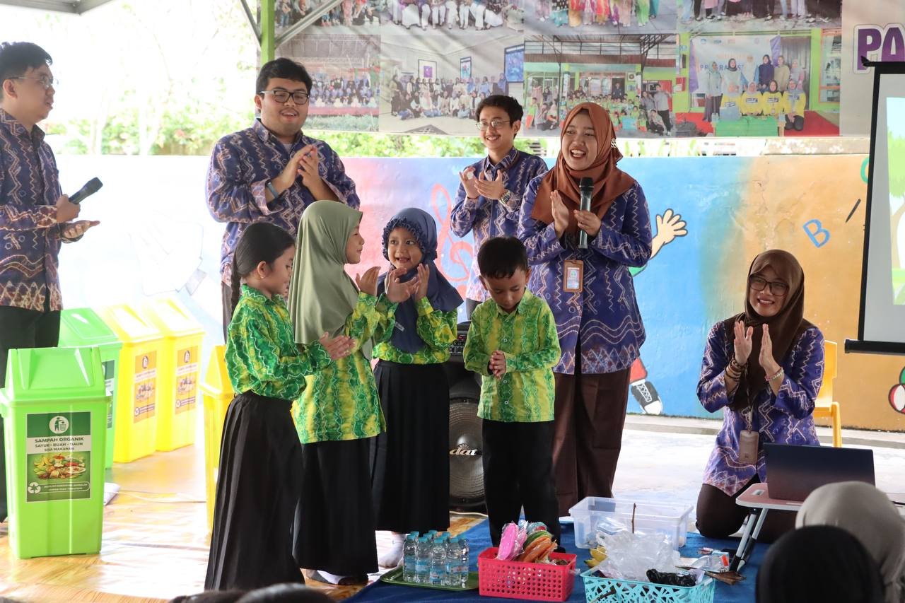 Edukasi Pemilahan Sampah Sejak Dini, PAUD Citra Indonesia Terima Kunjungan Dosen Fakultas ULM