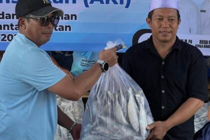 Dislautkan Kalsel Salurkan Bantuan Bahan Pangan Kepada Warga Desa Paku Alam 