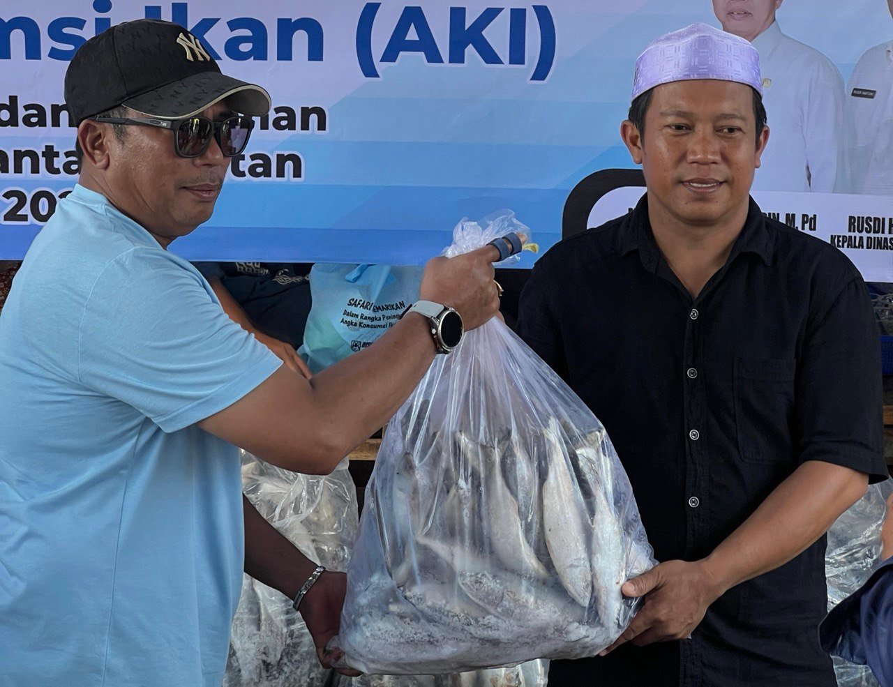 Dislautkan Kalsel Salurkan Bantuan Bahan Pangan Kepada Warga Desa Paku Alam
