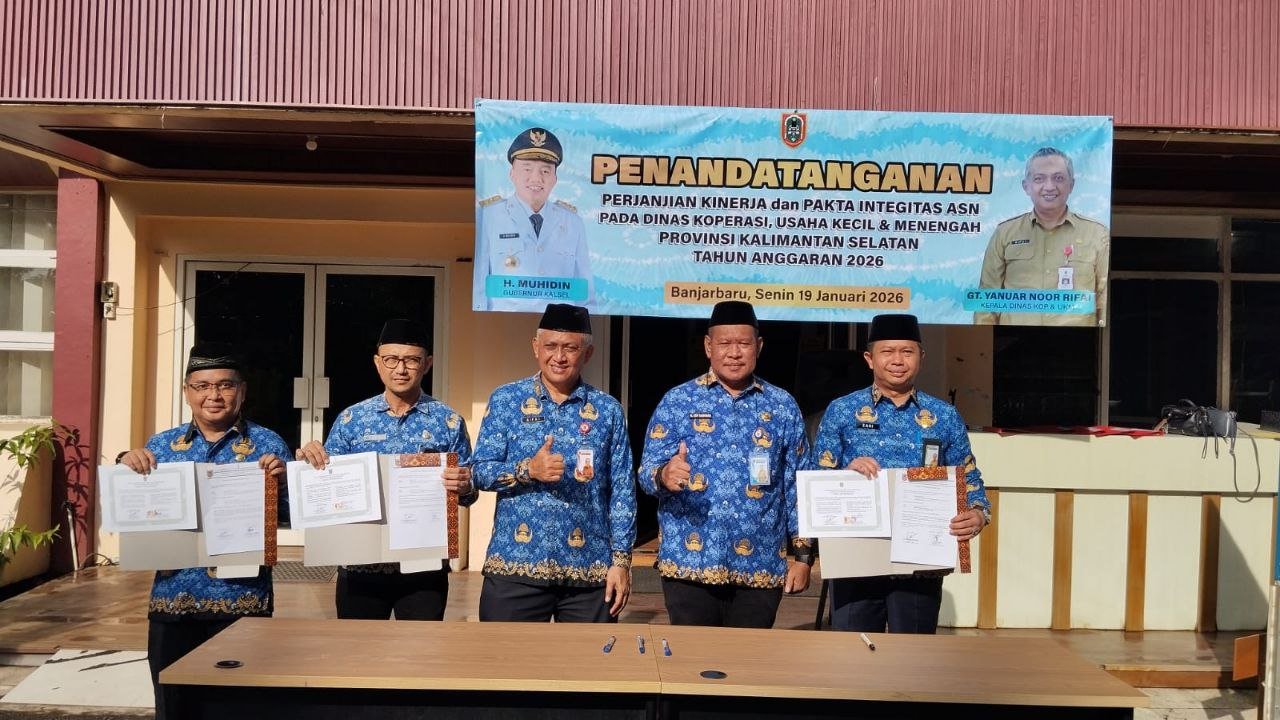 Perkuat Komitmen Antikorupsi, Jajaran Dinas Koperasi dan UKM Kalsel Teken Pakta Integritas 2026