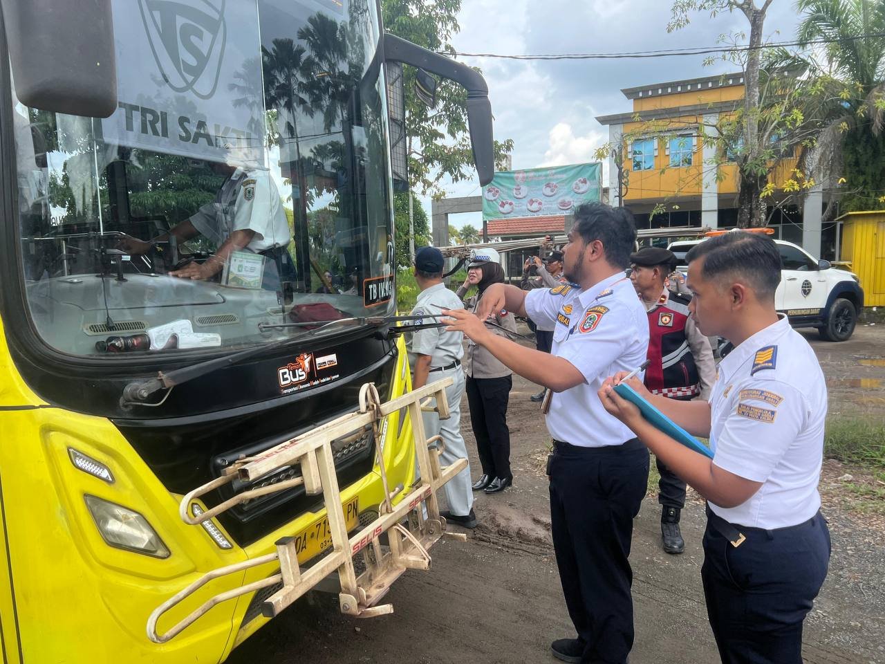 Dishub Kalsel Lakukan Ramp Check Terhadap Angkutan Umum Antar Kabupaten/Kota di Terminal Tipe B Banjarmasin