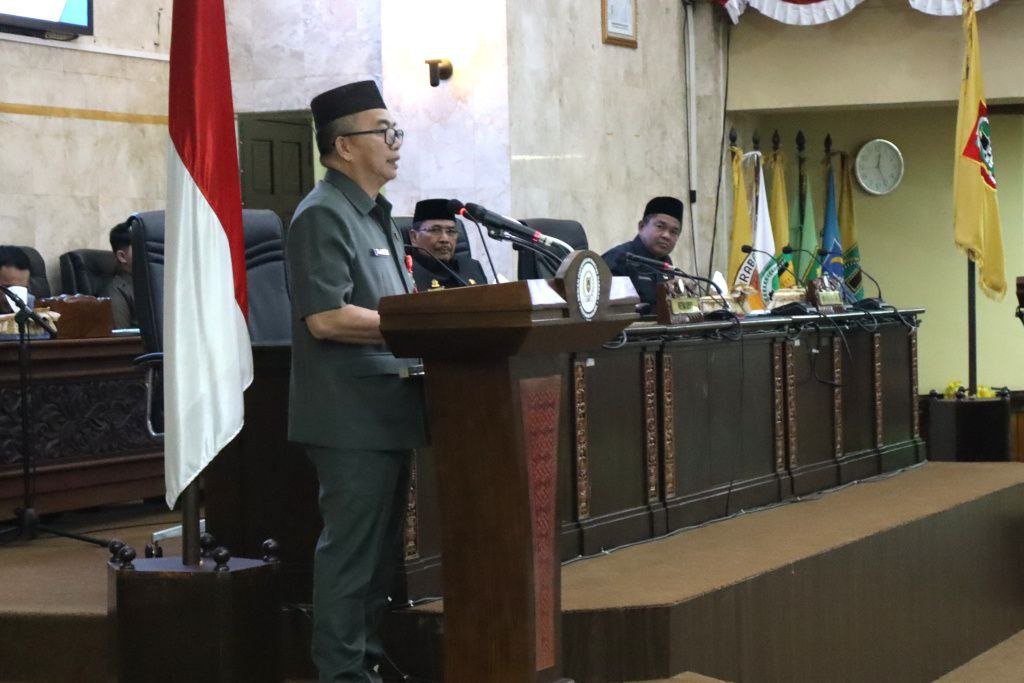 Tanggapi Pandangan Fraksi, Pemprov Kalsel Tegaskan Komitmen Perkuat Fiskal dan Tata Kelola Pembangunan
