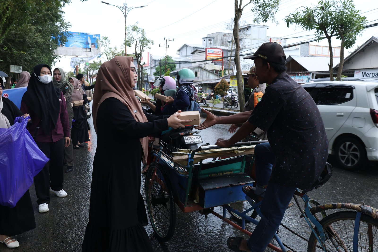 Sinergi Ramadan: TP PKK dan Dekranasda Tanah Bumbu Tebar Kebaikan di Batulicin